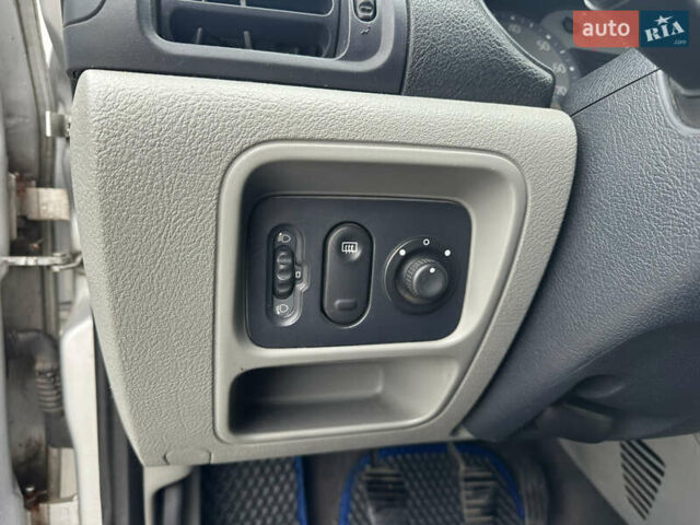 Серый Рено Клио, объемом двигателя 1.4 л и пробегом 301 тыс. км за 2999 $, фото 24 на Automoto.ua