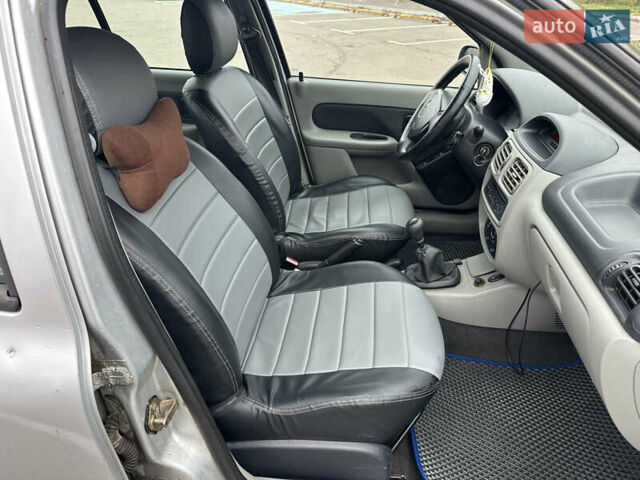 Серый Рено Клио, объемом двигателя 1.4 л и пробегом 301 тыс. км за 2999 $, фото 21 на Automoto.ua