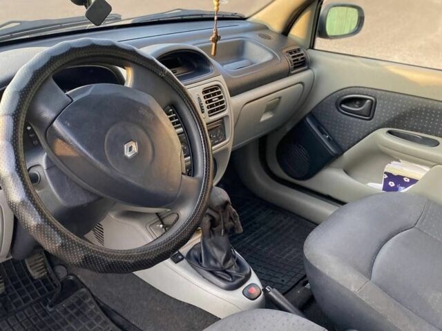 Серый Рено Клио, объемом двигателя 1.4 л и пробегом 233 тыс. км за 2500 $, фото 7 на Automoto.ua