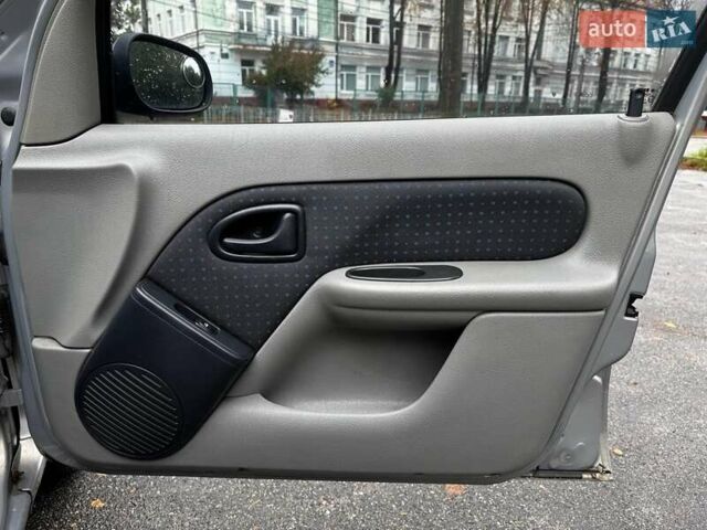 Серый Рено Клио, объемом двигателя 1.4 л и пробегом 207 тыс. км за 3490 $, фото 27 на Automoto.ua