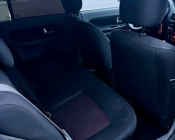 Серый Рено Клио, объемом двигателя 1.39 л и пробегом 303 тыс. км за 2900 $, фото 10 на Automoto.ua