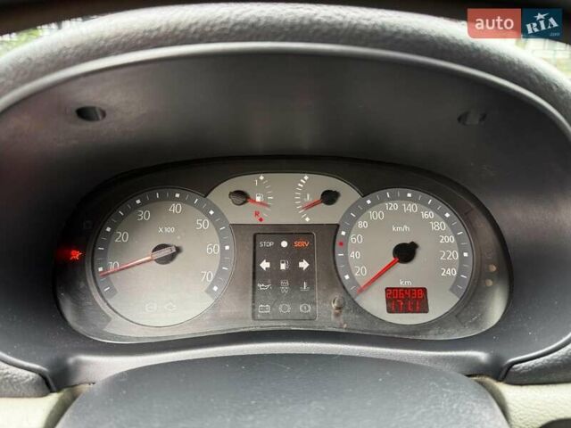 Серый Рено Клио, объемом двигателя 1.4 л и пробегом 207 тыс. км за 3490 $, фото 12 на Automoto.ua