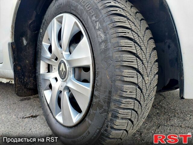 Серый Рено Клио, объемом двигателя 1.4 л и пробегом 283 тыс. км за 3300 $, фото 4 на Automoto.ua