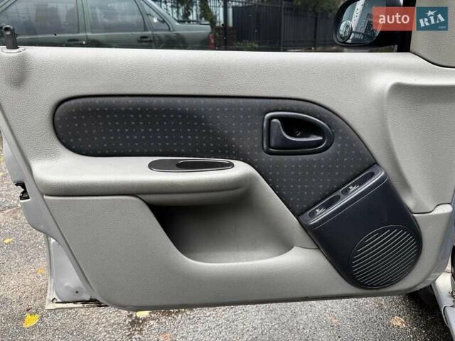 Серый Рено Клио, объемом двигателя 1.4 л и пробегом 207 тыс. км за 3490 $, фото 9 на Automoto.ua