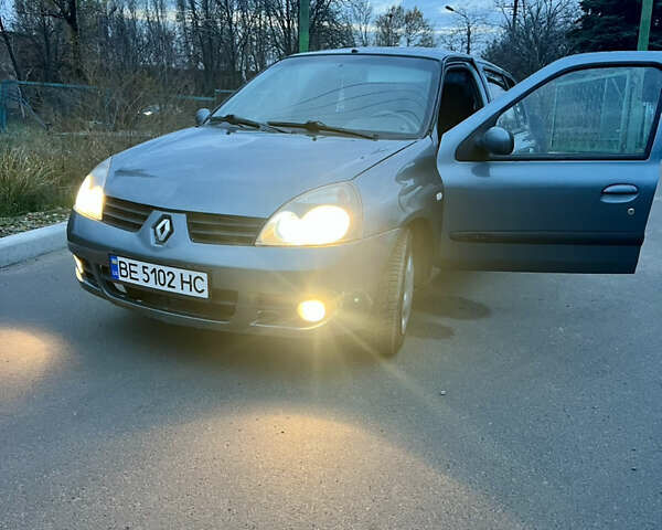 Серый Рено Клио, объемом двигателя 1.39 л и пробегом 303 тыс. км за 2900 $, фото 9 на Automoto.ua