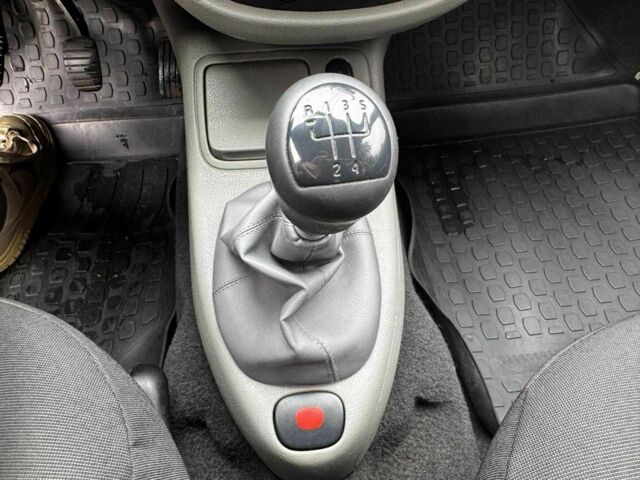Сірий Рено Кліо, об'ємом двигуна 1.4 л та пробігом 207 тис. км за 3490 $, фото 19 на Automoto.ua