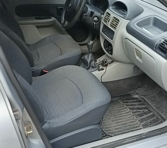 Сірий Рено Кліо, об'ємом двигуна 1.4 л та пробігом 180 тис. км за 3550 $, фото 2 на Automoto.ua