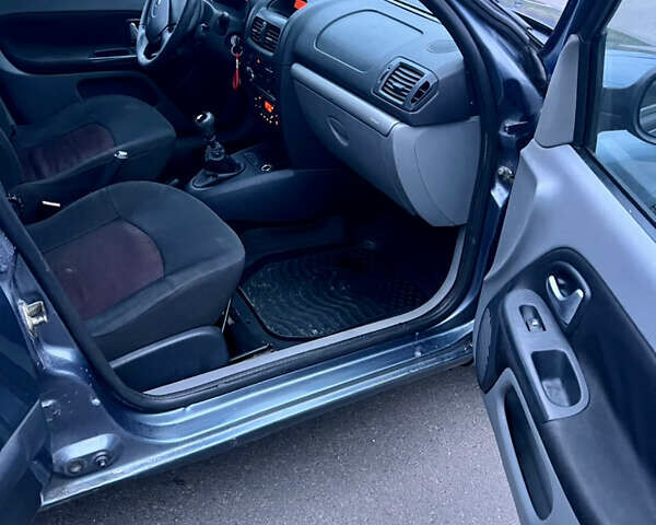 Серый Рено Клио, объемом двигателя 1.39 л и пробегом 303 тыс. км за 2900 $, фото 11 на Automoto.ua