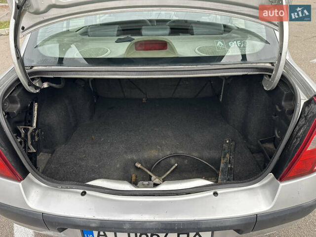 Серый Рено Клио, объемом двигателя 1.4 л и пробегом 301 тыс. км за 2999 $, фото 17 на Automoto.ua
