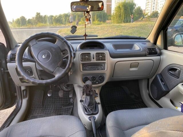 Серый Рено Клио, объемом двигателя 1.4 л и пробегом 233 тыс. км за 2500 $, фото 6 на Automoto.ua