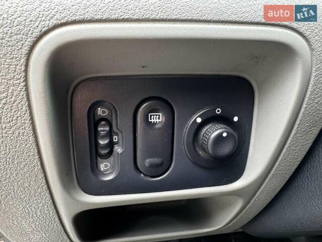 Серый Рено Клио, объемом двигателя 1.4 л и пробегом 207 тыс. км за 3490 $, фото 13 на Automoto.ua