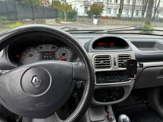 Сірий Рено Кліо, об'ємом двигуна 1.4 л та пробігом 207 тис. км за 3490 $, фото 20 на Automoto.ua