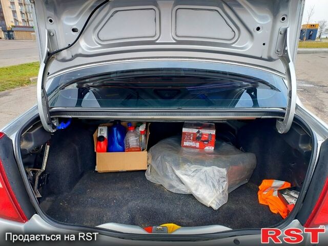 Серый Рено Клио, объемом двигателя 1.4 л и пробегом 283 тыс. км за 3300 $, фото 5 на Automoto.ua