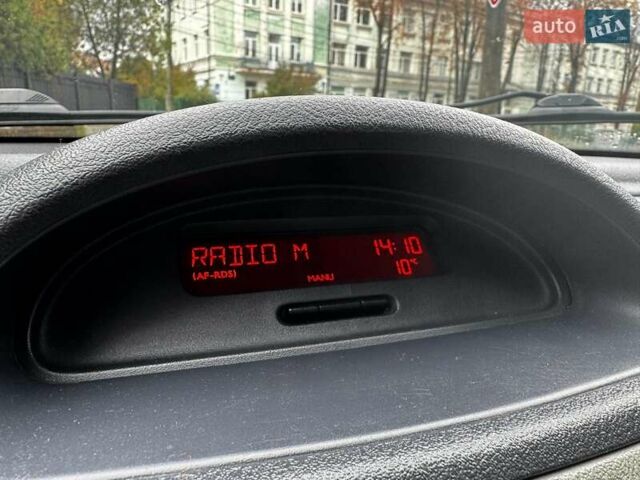 Серый Рено Клио, объемом двигателя 1.4 л и пробегом 207 тыс. км за 3490 $, фото 15 на Automoto.ua