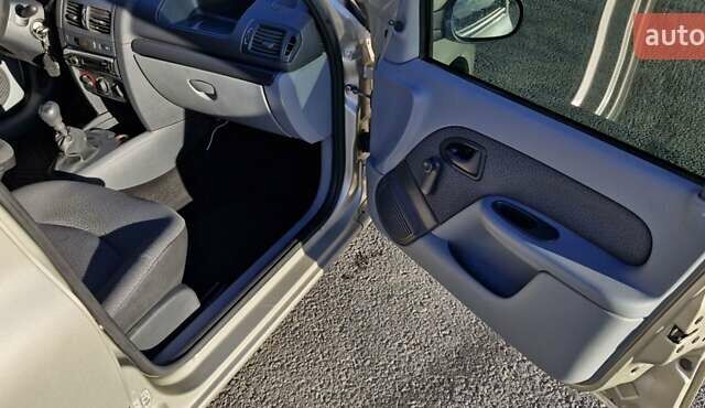 Серый Рено Клио, объемом двигателя 1.39 л и пробегом 142 тыс. км за 3150 $, фото 19 на Automoto.ua