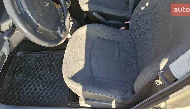 Серый Рено Клио, объемом двигателя 1.39 л и пробегом 142 тыс. км за 3150 $, фото 13 на Automoto.ua