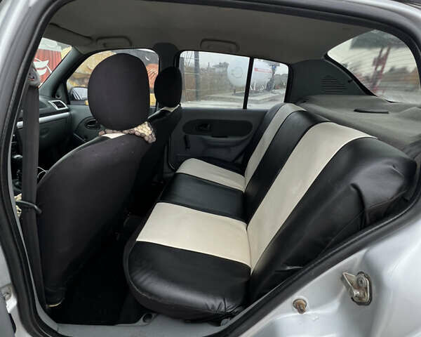 Серый Рено Клио, объемом двигателя 1.39 л и пробегом 260 тыс. км за 3300 $, фото 7 на Automoto.ua