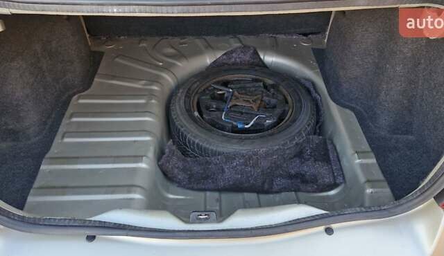 Серый Рено Клио, объемом двигателя 1.39 л и пробегом 142 тыс. км за 3150 $, фото 18 на Automoto.ua