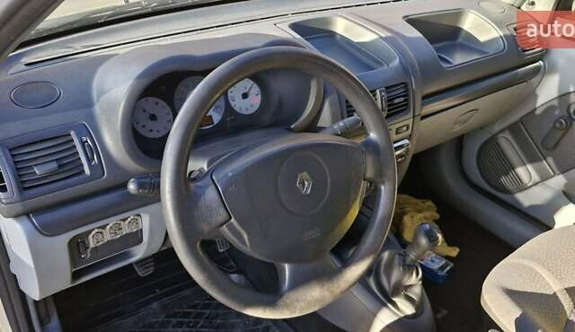 Серый Рено Клио, объемом двигателя 1.39 л и пробегом 142 тыс. км за 3150 $, фото 14 на Automoto.ua