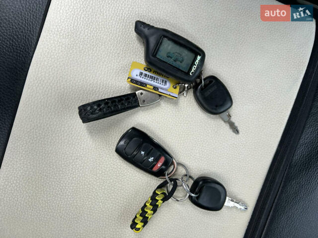 Серый Рено Клио, объемом двигателя 1.39 л и пробегом 260 тыс. км за 3300 $, фото 12 на Automoto.ua