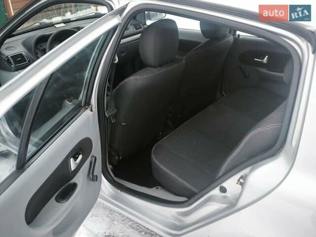 Серый Рено Клио, объемом двигателя 1.39 л и пробегом 240 тыс. км за 3000 $, фото 9 на Automoto.ua