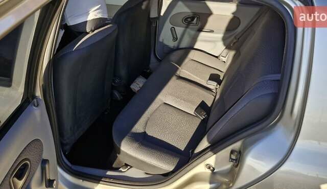 Серый Рено Клио, объемом двигателя 1.39 л и пробегом 142 тыс. км за 3150 $, фото 12 на Automoto.ua