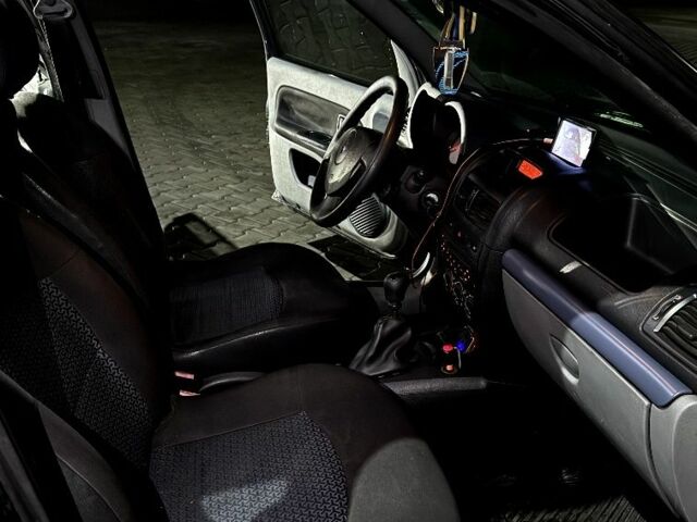 Серый Рено Клио, объемом двигателя 1.4 л и пробегом 291 тыс. км за 2870 $, фото 20 на Automoto.ua