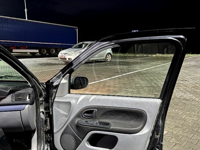 Серый Рено Клио, объемом двигателя 1.4 л и пробегом 291 тыс. км за 2870 $, фото 22 на Automoto.ua