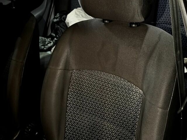 Серый Рено Клио, объемом двигателя 1.4 л и пробегом 291 тыс. км за 2870 $, фото 13 на Automoto.ua