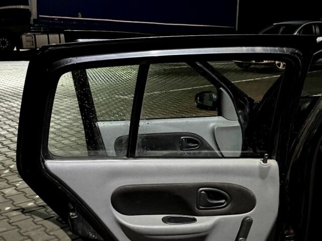 Серый Рено Клио, объемом двигателя 1.4 л и пробегом 291 тыс. км за 2870 $, фото 14 на Automoto.ua