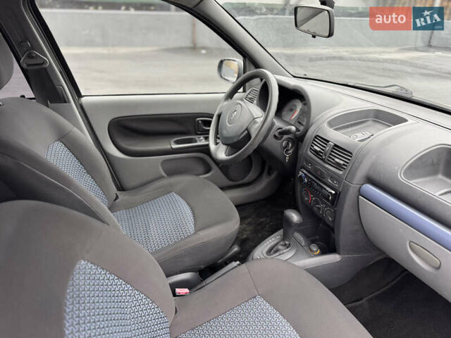 Серый Рено Клио, объемом двигателя 1.4 л и пробегом 127 тыс. км за 4900 $, фото 25 на Automoto.ua