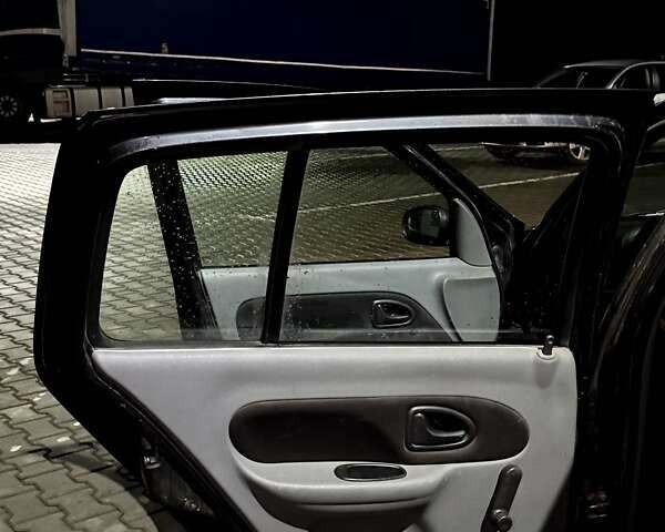 Сірий Рено Кліо, об'ємом двигуна 1.4 л та пробігом 291 тис. км за 2870 $, фото 42 на Automoto.ua