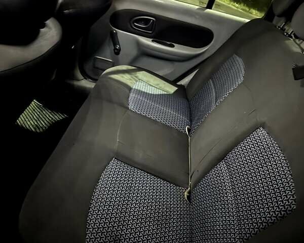 Сірий Рено Кліо, об'ємом двигуна 1.4 л та пробігом 291 тис. км за 2870 $, фото 24 на Automoto.ua