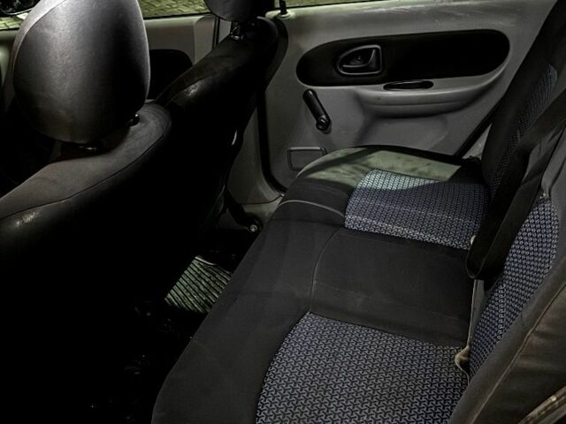 Серый Рено Клио, объемом двигателя 1.4 л и пробегом 291 тыс. км за 2870 $, фото 15 на Automoto.ua