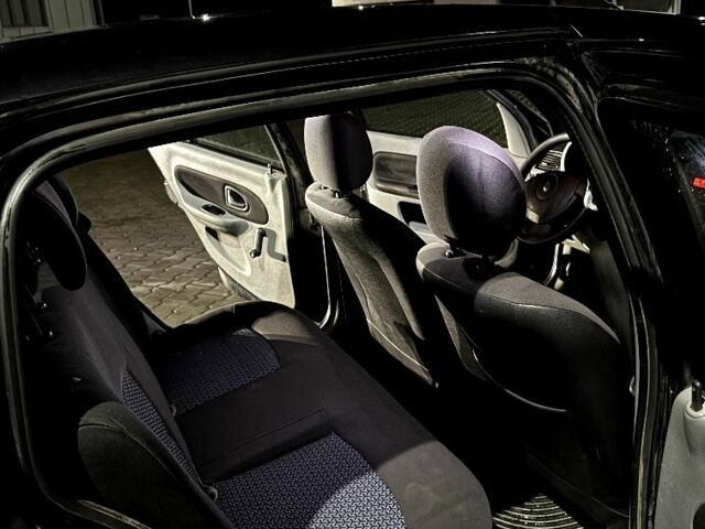 Серый Рено Клио, объемом двигателя 1.4 л и пробегом 291 тыс. км за 2870 $, фото 21 на Automoto.ua