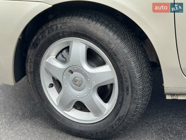 Серый Рено Клио, объемом двигателя 1.4 л и пробегом 127 тыс. км за 4900 $, фото 17 на Automoto.ua