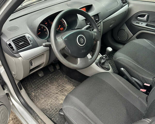 Серый Рено Клио, объемом двигателя 1.39 л и пробегом 202 тыс. км за 4400 $, фото 6 на Automoto.ua