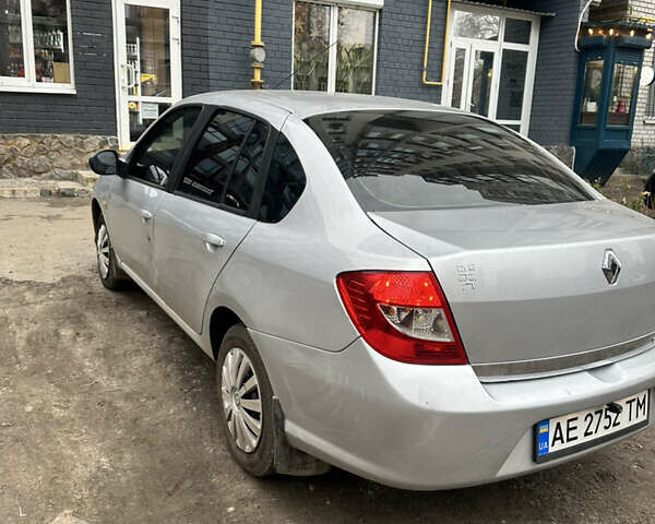 Серый Рено Клио, объемом двигателя 1.39 л и пробегом 202 тыс. км за 4400 $, фото 3 на Automoto.ua