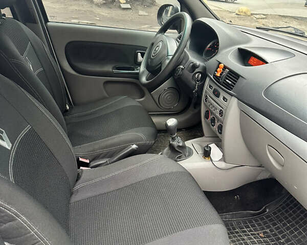 Серый Рено Клио, объемом двигателя 1.39 л и пробегом 202 тыс. км за 4400 $, фото 17 на Automoto.ua