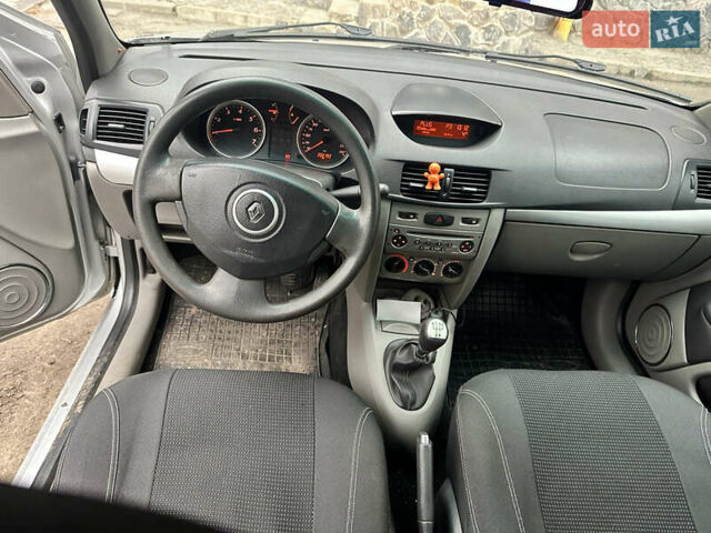 Серый Рено Клио, объемом двигателя 1.39 л и пробегом 202 тыс. км за 4400 $, фото 9 на Automoto.ua