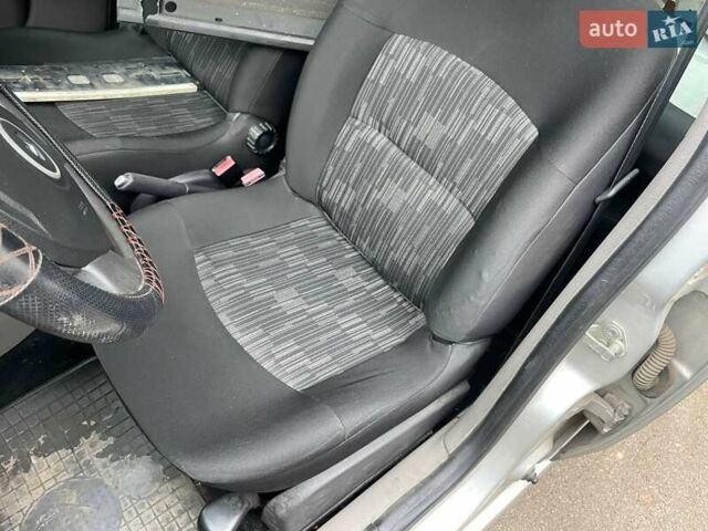 Серый Рено Клио, объемом двигателя 1.39 л и пробегом 168 тыс. км за 2500 $, фото 2 на Automoto.ua