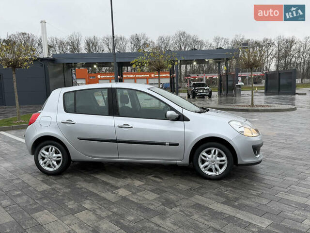 Сірий Рено Кліо, об'ємом двигуна 1.6 л та пробігом 102 тис. км за 7200 $, фото 2 на Automoto.ua