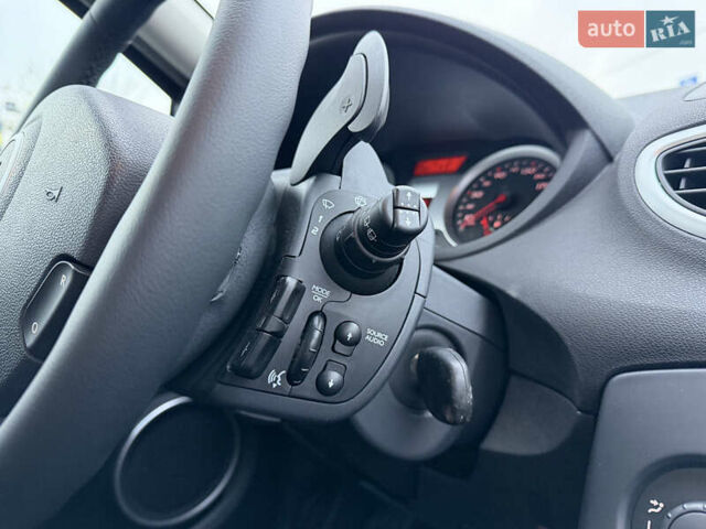 Сірий Рено Кліо, об'ємом двигуна 1.6 л та пробігом 102 тис. км за 7200 $, фото 61 на Automoto.ua