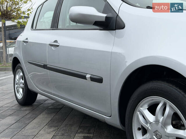 Сірий Рено Кліо, об'ємом двигуна 1.6 л та пробігом 102 тис. км за 7200 $, фото 17 на Automoto.ua