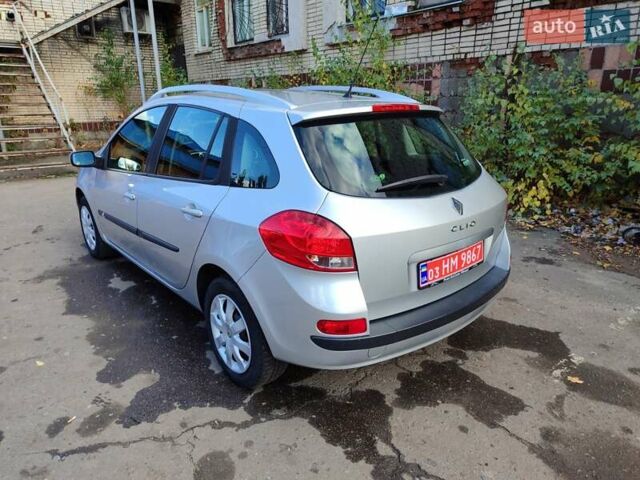 Рено Клио 2007 в Славянске на Automoto.ua Серый Рено Клио, объемом двигателя 1.2 л и пробегом 176 тыс. км за 5550 $, фото 1 на Automoto.ua