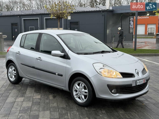 Сірий Рено Кліо, об'ємом двигуна 1.6 л та пробігом 102 тис. км за 7200 $, фото 1 на Automoto.ua
