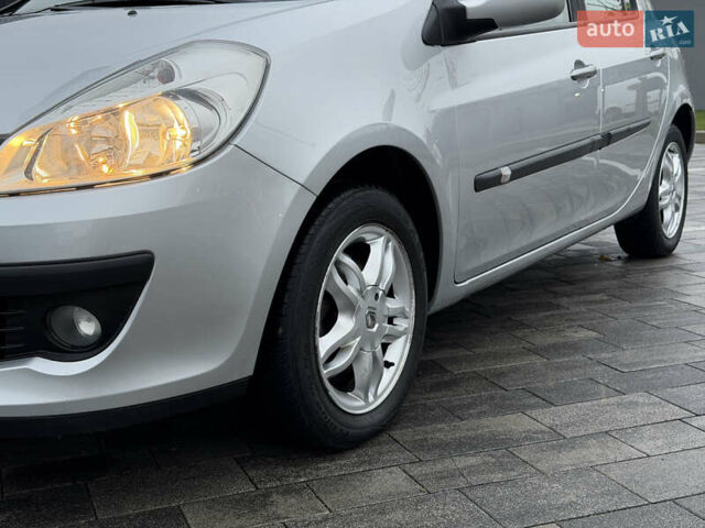 Сірий Рено Кліо, об'ємом двигуна 1.6 л та пробігом 102 тис. км за 7200 $, фото 14 на Automoto.ua