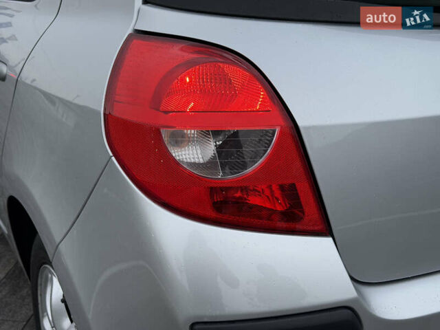 Сірий Рено Кліо, об'ємом двигуна 1.6 л та пробігом 102 тис. км за 7200 $, фото 30 на Automoto.ua