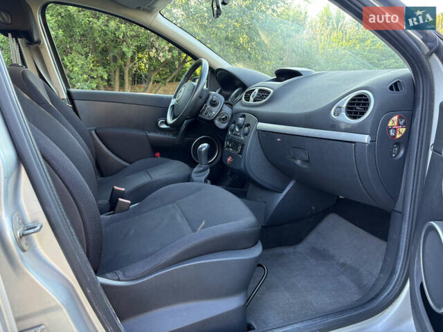 Сірий Рено Кліо, об'ємом двигуна 1.2 л та пробігом 163 тис. км за 3900 $, фото 14 на Automoto.ua