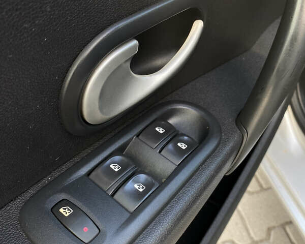 Сірий Рено Кліо, об'ємом двигуна 1.2 л та пробігом 203 тис. км за 3999 $, фото 12 на Automoto.ua